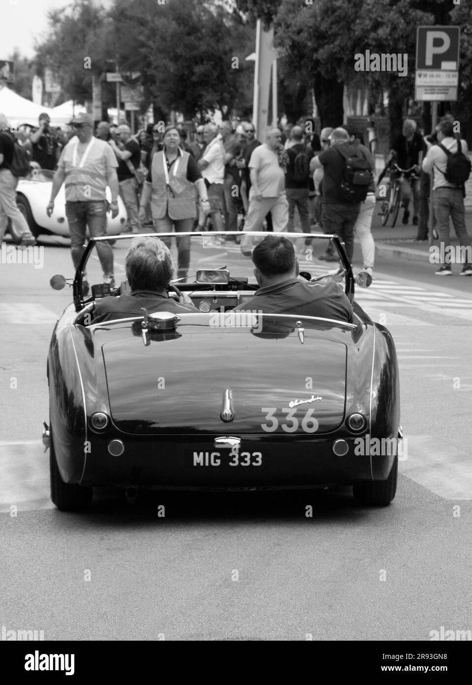 Pesaro , ITALIE - 14 - 2023 juin : AUSTIN HEALEY 100 M 1955 sur une vieille voiture de course en rallye mille Miglia 2023 la célèbre course historique italienne (1927-195 Banque D'Images