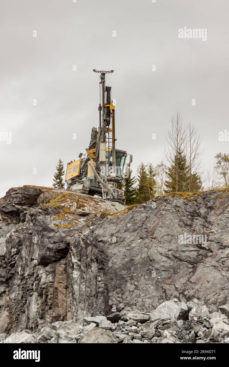 Vue sur la grande machine jaune, chantier de construction - Norvège. Banque D'Images