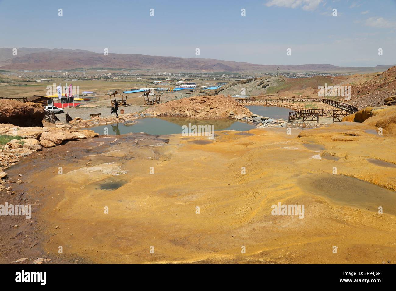 22 juin 2023, Jolfa, Azerbaïdjan de l'est, Iran : une vue sur le Géoparc mondial de l'UNESCO Aras dans le nord-est de la province d'Azerbaïdjan, au nord-ouest de l'Iran. La rivière Aras forme la limite nord du géoparc, servant de ligne de démarcation entre l'Iran, l'Arménie et l'Azerbaïdjan. Dans la région du parc géographique, il y a trois zones protégées désignées. Les efforts de conservation de la région sont fortement influencés par sa riche variété d'espèces sauvages et l'existence d'espèces menacées comme le Grouse noir caucasien, le cerf rouge, le RAM arménien et le léopard. (Credit image: © Rouzbeh Fouladi/ZUMA Press Wire) ÉDITORIAL Banque D'Images