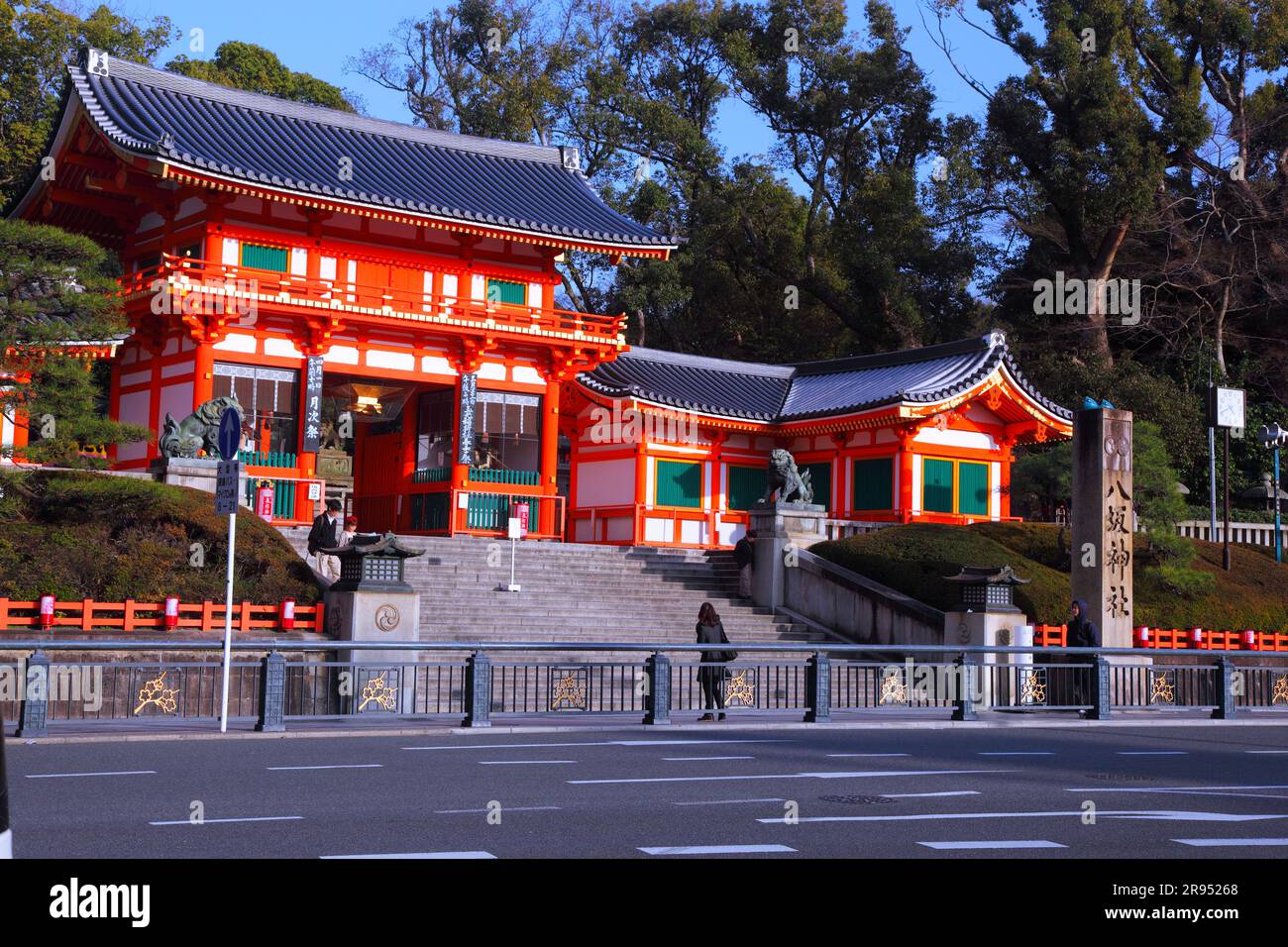 Porte de la tour ouest de Yasaka Banque D'Images