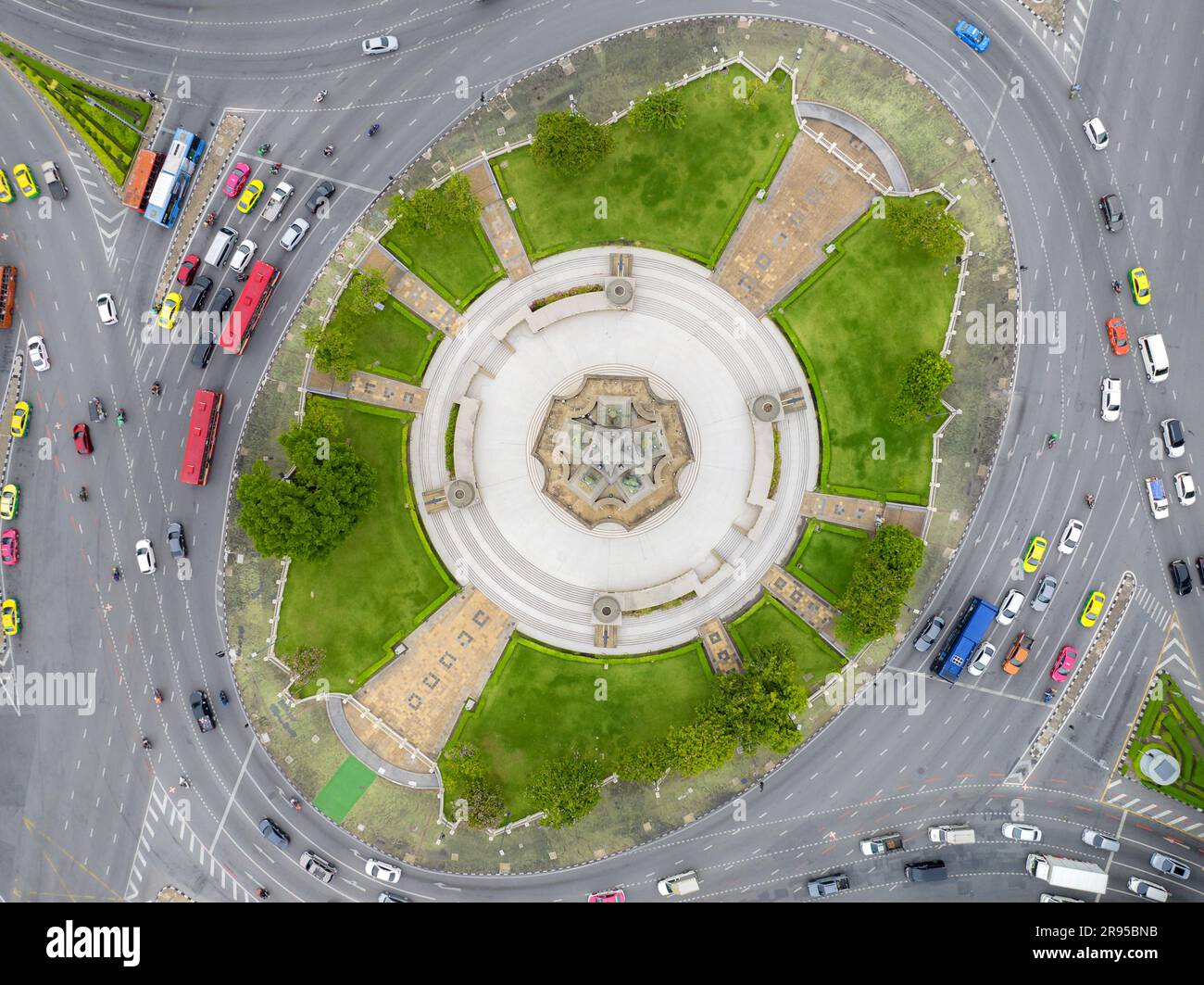 Photo aérienne prise d'un drone du Monument de la victoire. Est le centre de Bangkok et le mouvement des personnes dans la ville de Thaïlande Banque D'Images