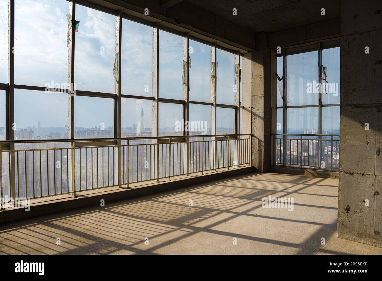 Maisons récemment construites par temps ensoleillé. Banque D'Images