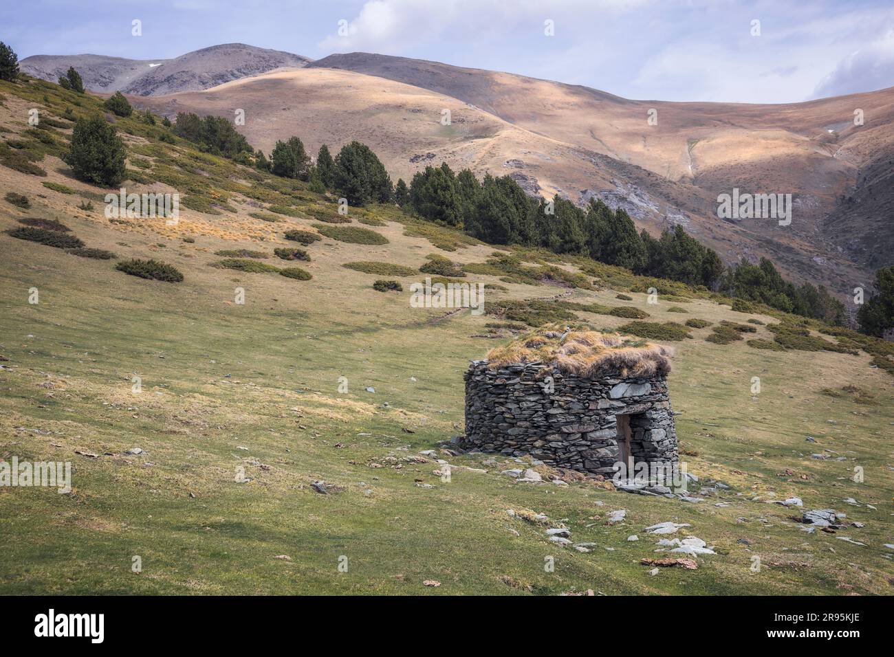 Cabane en pierre à collet des Barraques, Pyrénées catalanes Banque D'Images
