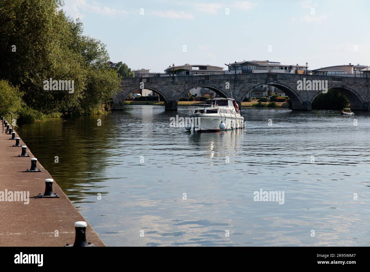 Pont Chertsey, Chertsey, River Thames, Runnymede Borough Council, Surrey, Angleterre, Royaume-Uni Banque D'Images