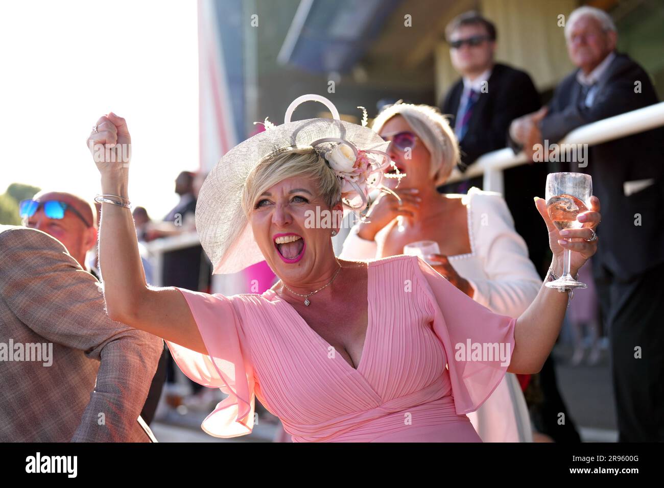 Un coureur réagit alors que Dawn Rising, criblé par le jockey Ryan Moore, remporte les piquets de la reine Alexandra au cours du cinquième jour de Royal Ascot à l'hippodrome d'Ascot, dans le Berkshire. Date de la photo: Samedi 24 juin 2023. Banque D'Images