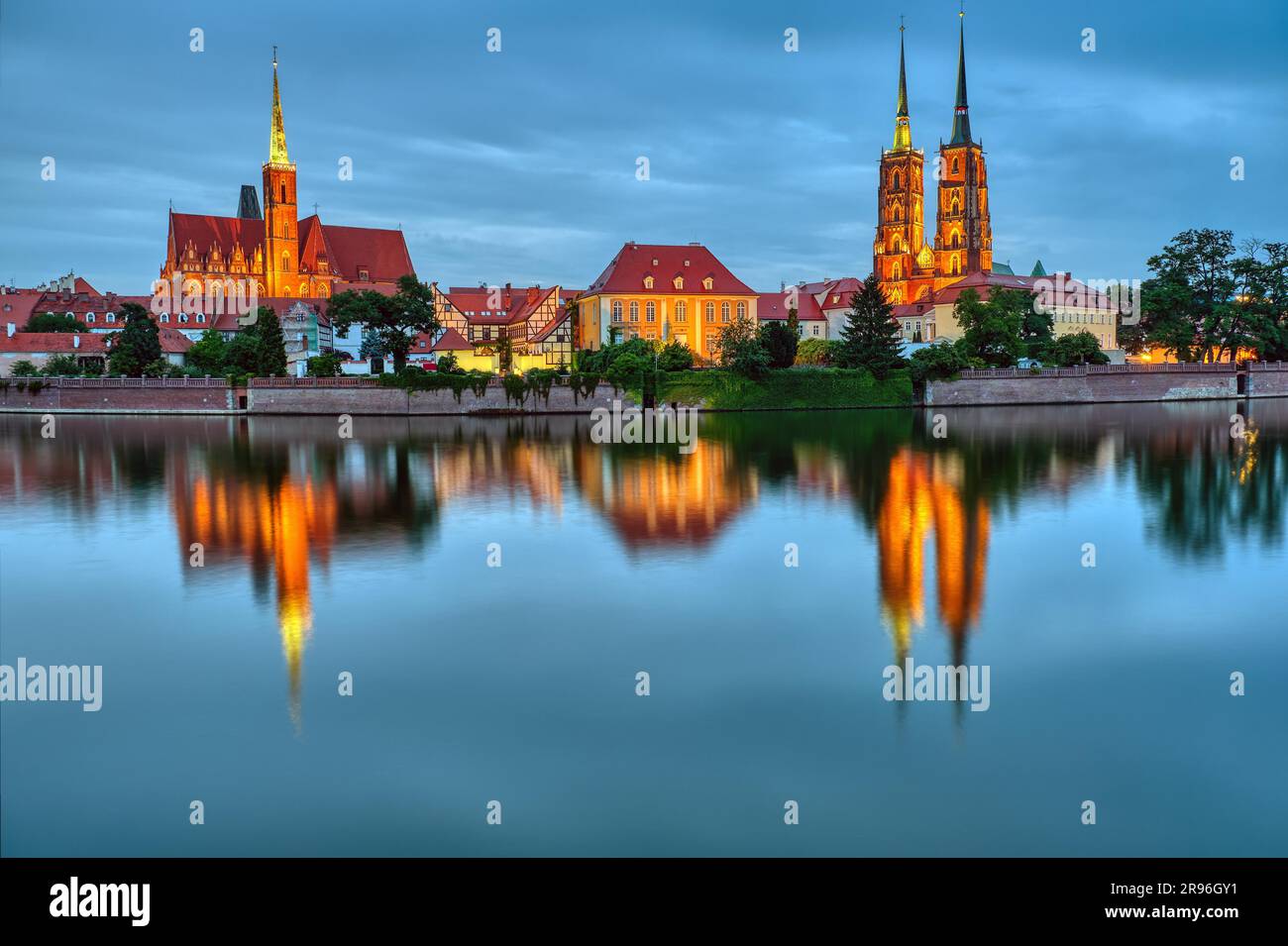 Cathedral Island avec St. Cathédrale de Jean et Église de la Sainte-Croix et de Saint-Jean Bartholomée de nuit à Wroclaw, Pologne Banque D'Images