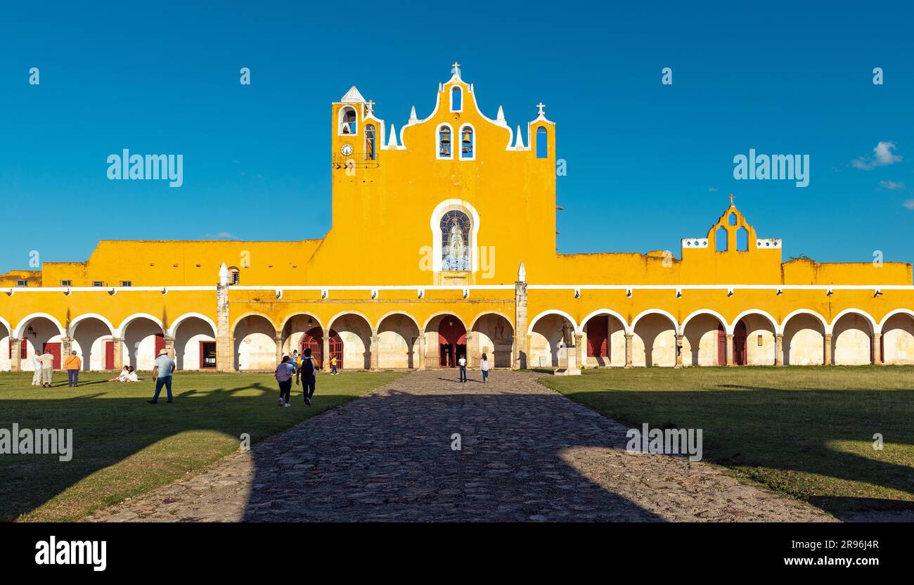 Couvent de San Antonio de Padoue au coucher du soleil, Izamal, Yucatan, Mexique. Banque D'Images