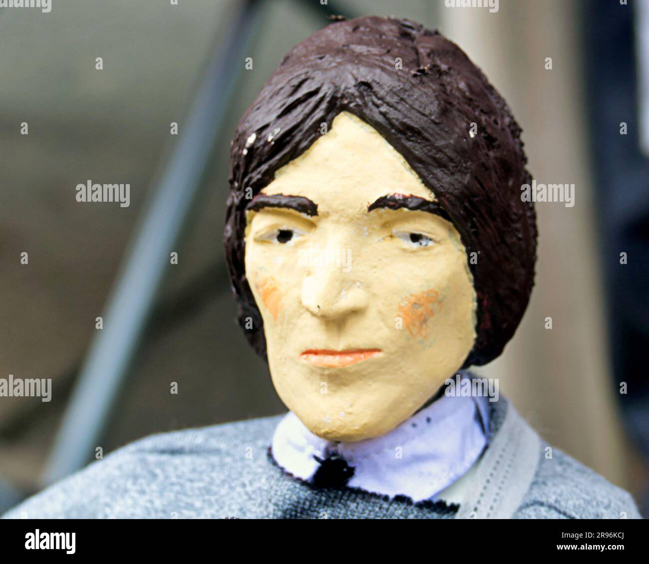 marionnettes propulsées par batterie des beatles qui jouent le long de la musique dans les rues de glasgow par l'artiste batteur formellement connu sous le nom de binman Banque D'Images