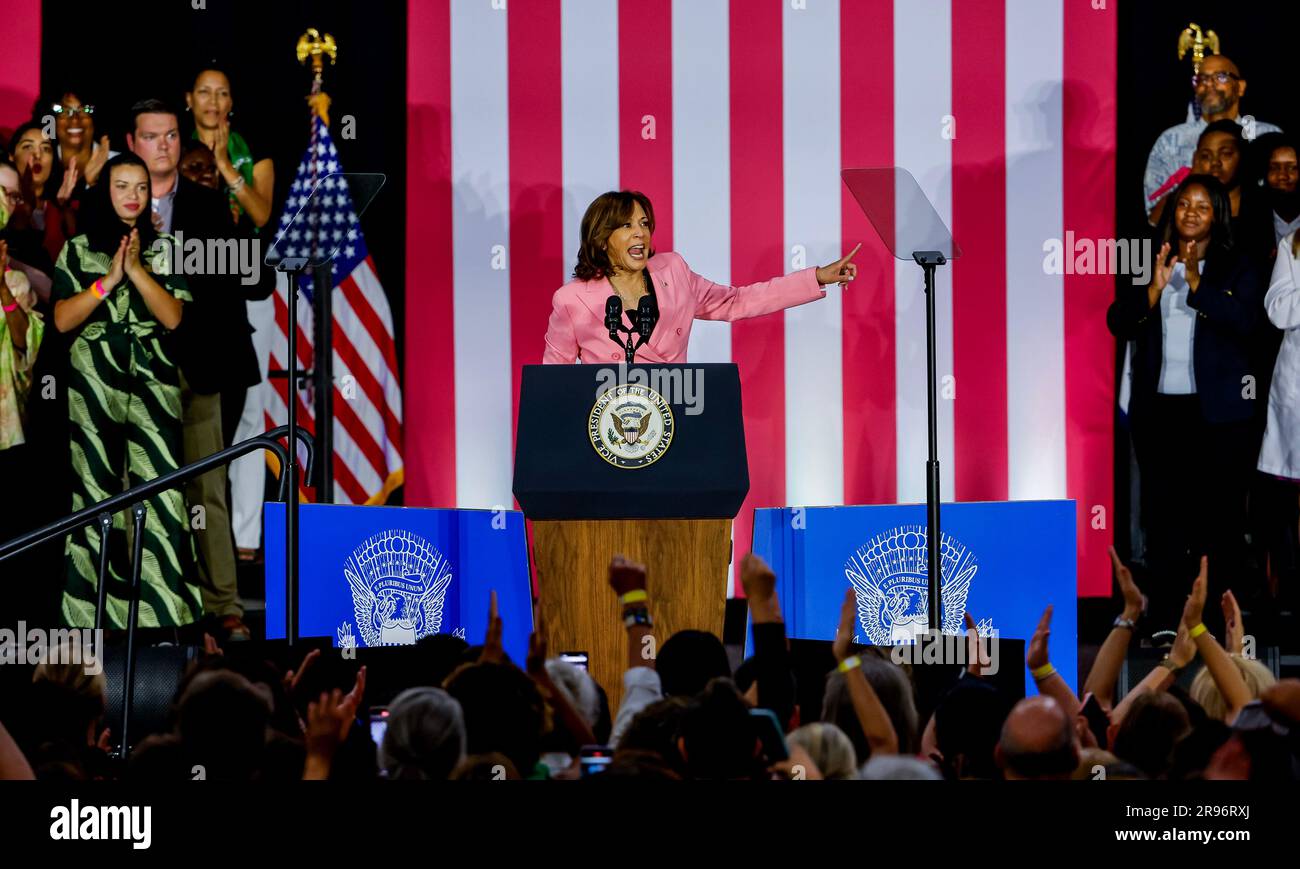 Charlotte, États-Unis. 24th juin 2023. Le vice-président Kamala Harris parle du premier anniversaire des États-Unis Décision Dobbs de la Cour suprême au Grady Cole Centre de Charlotte, en Caroline du Nord, samedi, 24 juin 2023. La décision de la Cour suprême dans l'affaire Dobbs c. Jackson Women's Health Organization a renversé l'affaire historique Roe c. Wade sur les droits à l'avortement. Photo par Eric S. Lesser/UPI crédit: UPI/Alay Live News Banque D'Images