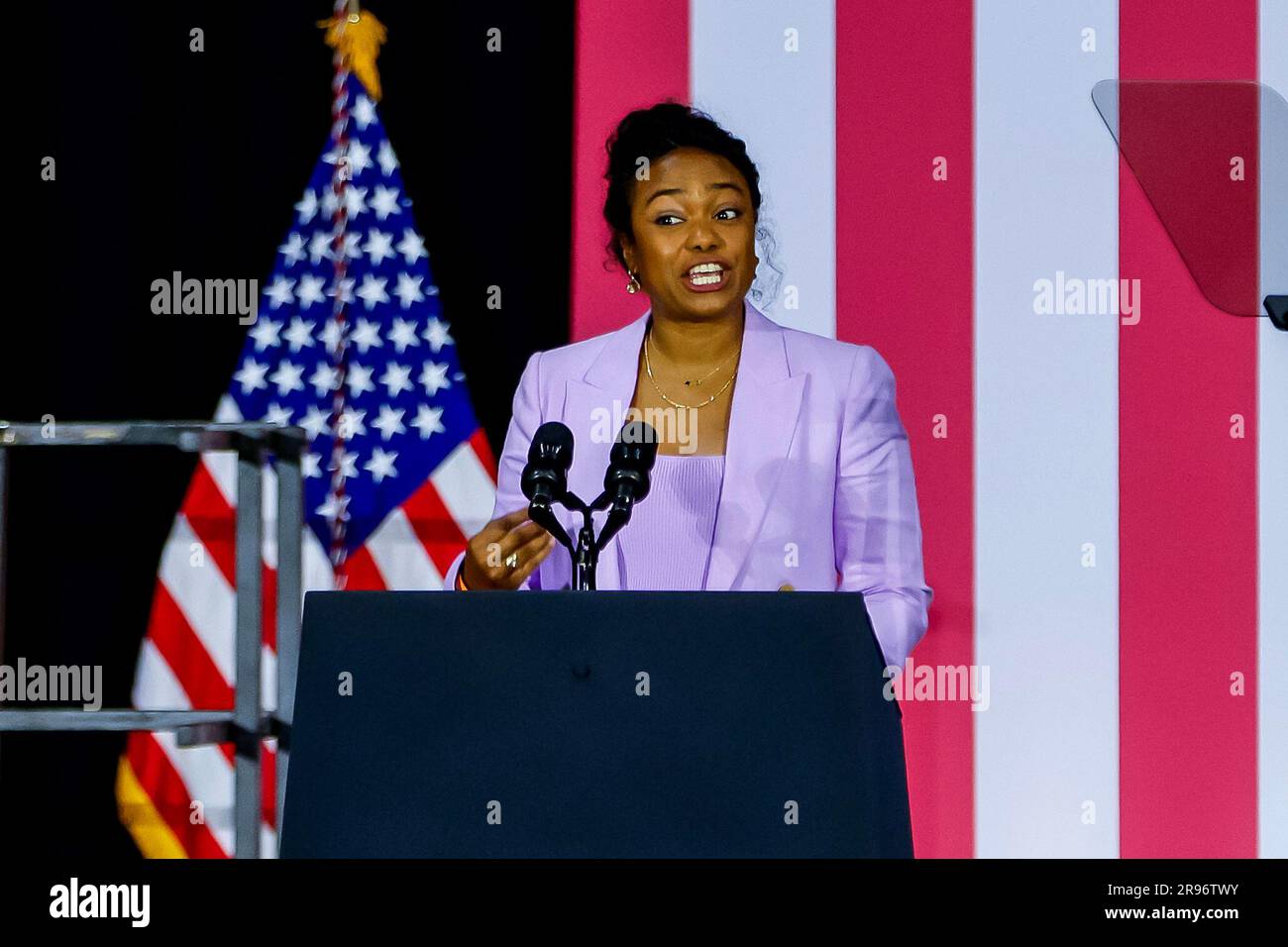 Charlotte, États-Unis. 24th juin 2023. L'actrice et chanteuse Tatyana Ali parle du premier anniversaire des États-Unis Décision Dobbs de la Cour suprême au Grady Cole Centre de Charlotte, en Caroline du Nord, samedi, 24 juin 2023. La décision de la Cour suprême dans l'affaire Dobbs c. Jackson Women's Health Organization a renversé l'affaire historique Roe c. Wade sur les droits à l'avortement. Photo par Eric S. Lesser/UPI crédit: UPI/Alay Live News Banque D'Images