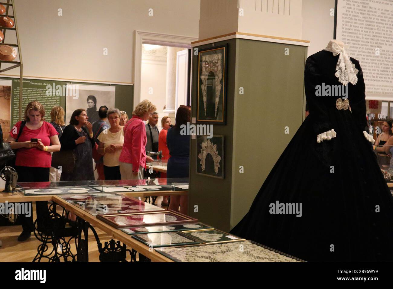 24 juin 2023. Budapest, Hongrie nuit des Musées Maison des traditions, exposition de magie de la dentelle de Sisi, Musée des Beaux-Arts jazz, danse, expositions. Crédit Ilona Barna BIPHOTONEWS, Alamy Live News Banque D'Images
