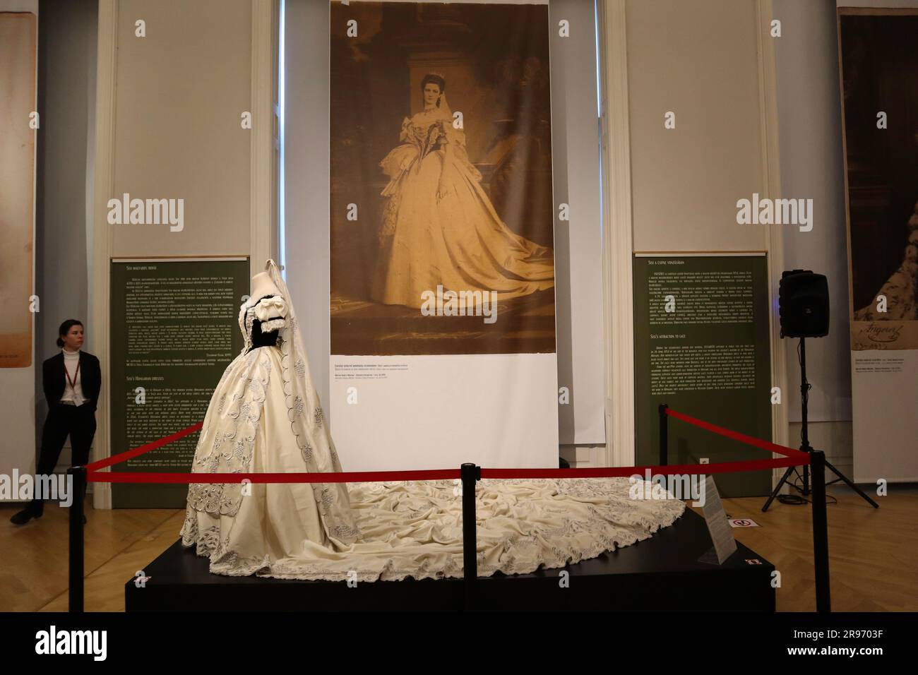 24 juin 2023. Budapest, Hongrie nuit des Musées Maison des traditions, exposition de magie de la dentelle de Sisi, Musée des Beaux-Arts jazz, danse, expositions. Crédit Ilona Barna BIPHOTONEWS, Alamy Live News Banque D'Images
