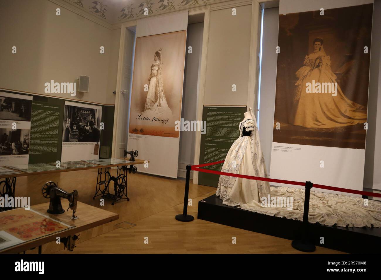 24 juin 2023. Budapest, Hongrie nuit des Musées Maison des traditions, exposition de magie de la dentelle de Sisi, Musée des Beaux-Arts jazz, danse, expositions. Crédit Ilona Barna BIPHOTONEWS, Alamy Live News Banque D'Images