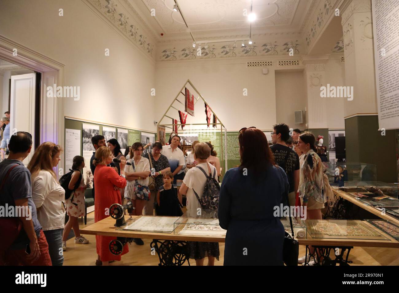 24 juin 2023. Budapest, Hongrie nuit des Musées Maison des traditions, exposition de magie de la dentelle de Sisi, Musée des Beaux-Arts jazz, danse, expositions. Crédit Ilona Barna BIPHOTONEWS, Alamy Live News Banque D'Images