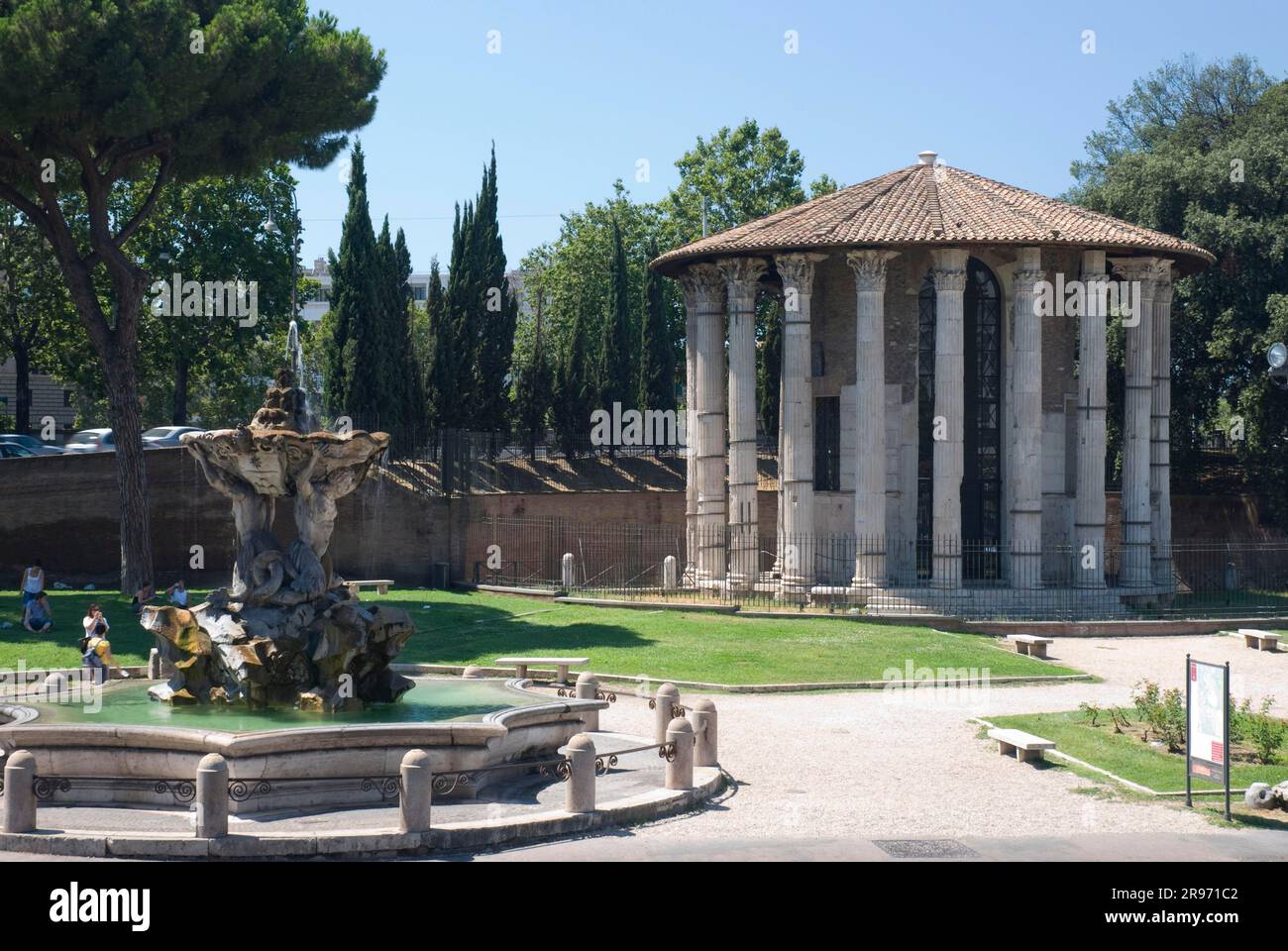 Temple de Vesta, Fontaine du Triton, Rome, Italie Banque D'Images