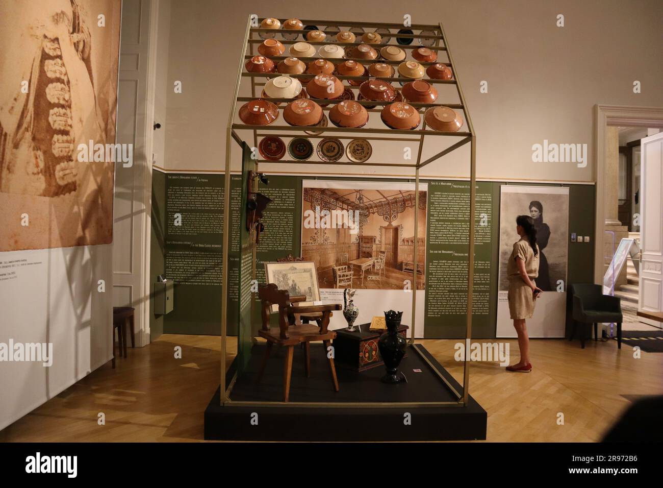 24 juin 2023. Budapest, Hongrie nuit des Musées Maison des traditions, exposition de magie de la dentelle de Sisi, Musée des Beaux-Arts jazz, danse, expositions. Crédit Ilona Barna BIPHOTONEWS, Alamy Live News Banque D'Images