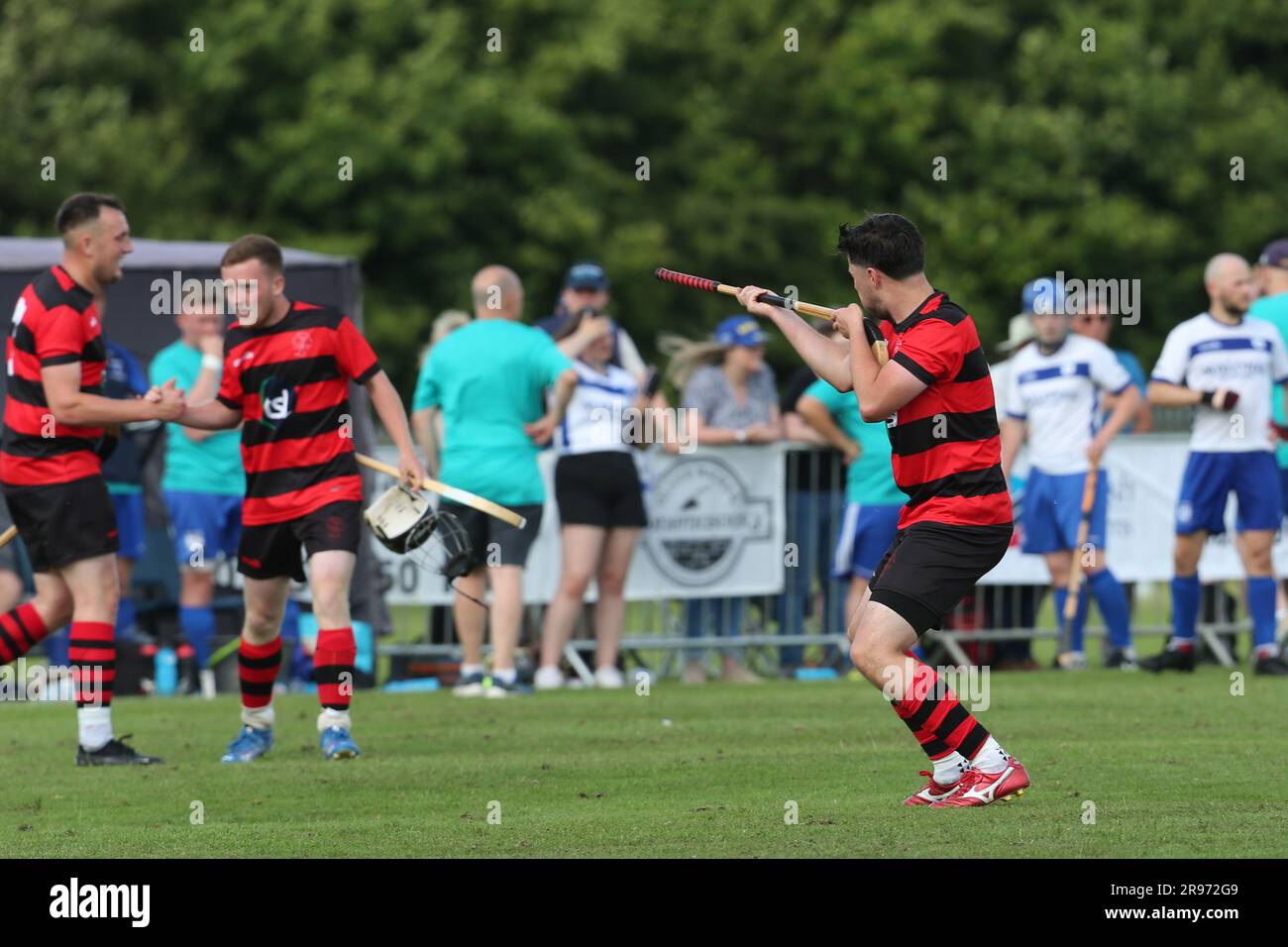 Glasgow, Royaume-Uni. 02nd juin 2023. Daniel MacCuish d'Oban Camanachd célèbre le deuxième but, Oban Camanachd vs Glasgow Mid Argyll, la finale de la coupe du défi de la Société celtique de Glasgow, 24 juin 2023 (photo par /SportPix/Sipa USA) (photo par /SportPix/SportPix/Sipa USA) Credit: SIPA USA/Alay Live News Banque D'Images