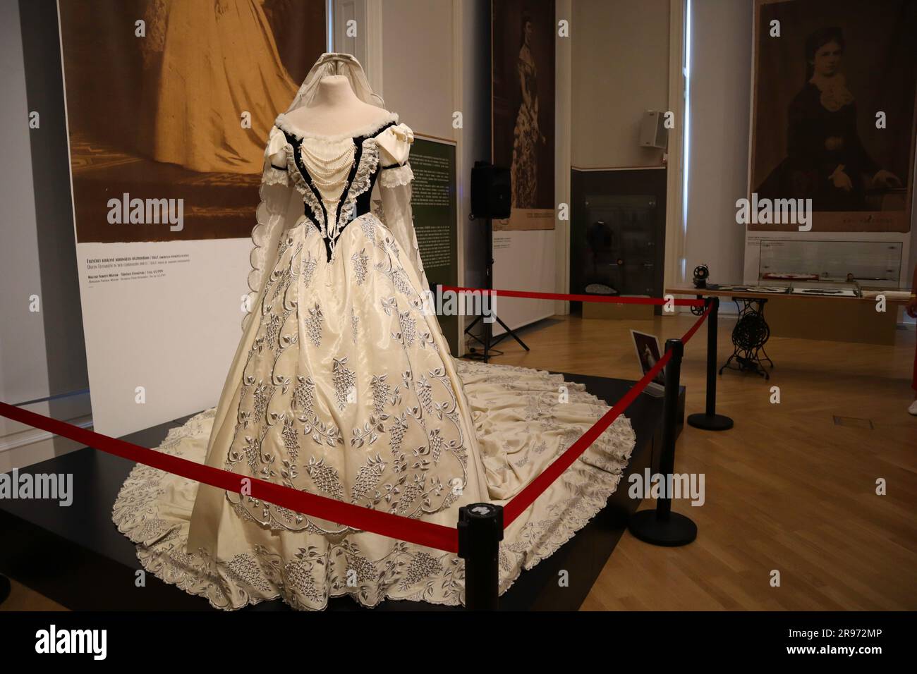 24 juin 2023. Budapest, Hongrie nuit des Musées Maison des traditions, exposition de magie de la dentelle de Sisi, Musée des Beaux-Arts jazz, danse, expositions. Crédit Ilona Barna BIPHOTONEWS, Alamy Live News Banque D'Images