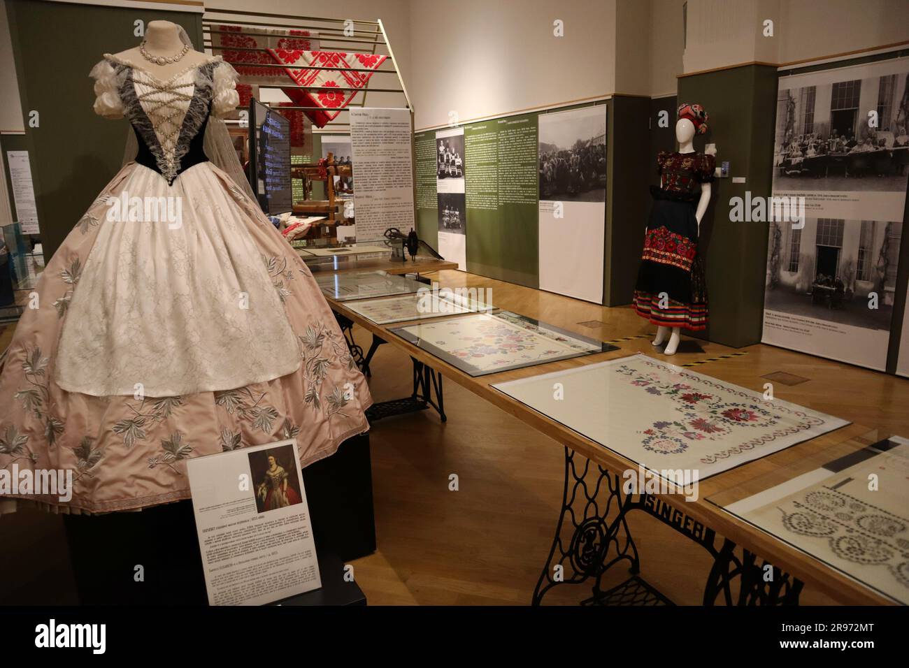 24 juin 2023. Budapest, Hongrie nuit des Musées Maison des traditions, exposition de magie de la dentelle de Sisi, Musée des Beaux-Arts jazz, danse, expositions. Crédit Ilona Barna BIPHOTONEWS, Alamy Live News Banque D'Images