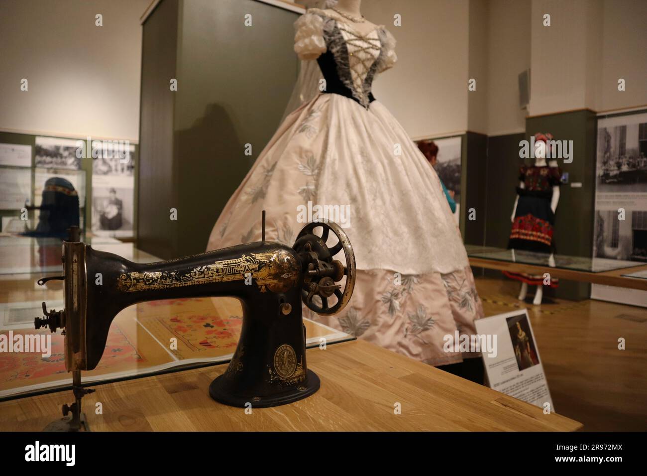 24 juin 2023. Budapest, Hongrie nuit des Musées Maison des traditions, exposition de magie de la dentelle de Sisi, Musée des Beaux-Arts jazz, danse, expositions. Crédit Ilona Barna BIPHOTONEWS, Alamy Live News Banque D'Images