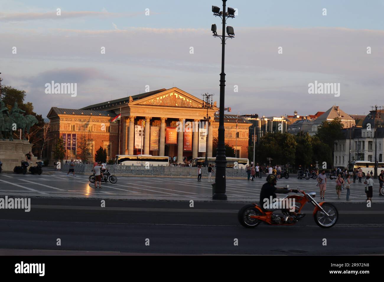 24 juin 2023. Budapest, Hongrie nuit des Musées Maison des traditions, exposition de magie de la dentelle de Sisi, Musée des Beaux-Arts jazz, danse, expositions. Crédit Ilona Barna BIPHOTONEWS, Alamy Live News Banque D'Images