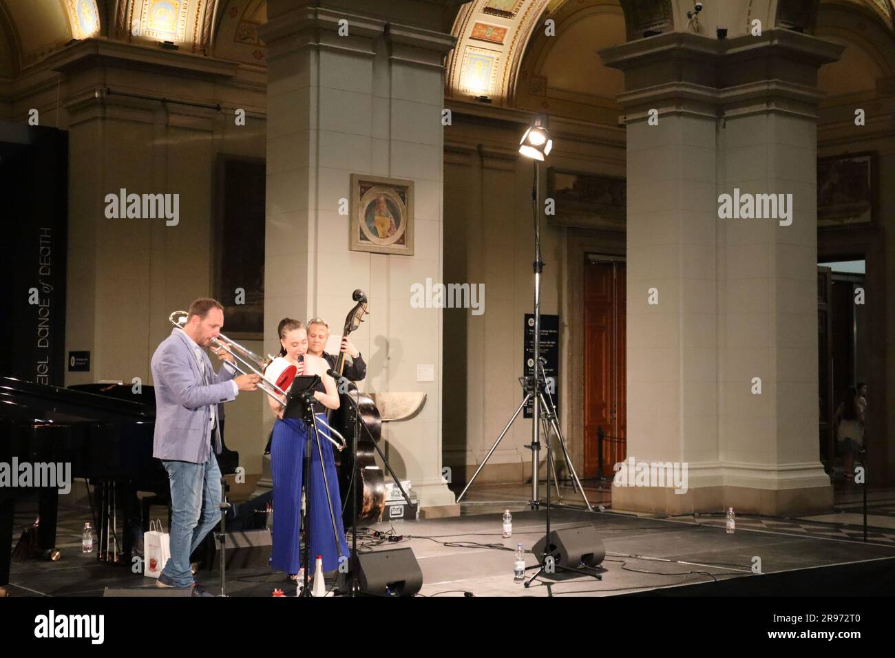 24 juin 2023. Budapest, Hongrie nuit des Musées Maison des traditions, exposition de magie de la dentelle de Sisi, Musée des Beaux-Arts jazz, danse, expositions. Crédit Ilona Barna BIPHOTONEWS, Alamy Live News Banque D'Images