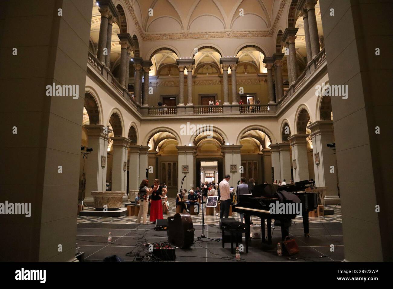 24 juin 2023. Budapest, Hongrie nuit des Musées Maison des traditions, exposition de magie de la dentelle de Sisi, Musée des Beaux-Arts jazz, danse, expositions. Crédit Ilona Barna BIPHOTONEWS, Alamy Live News Banque D'Images