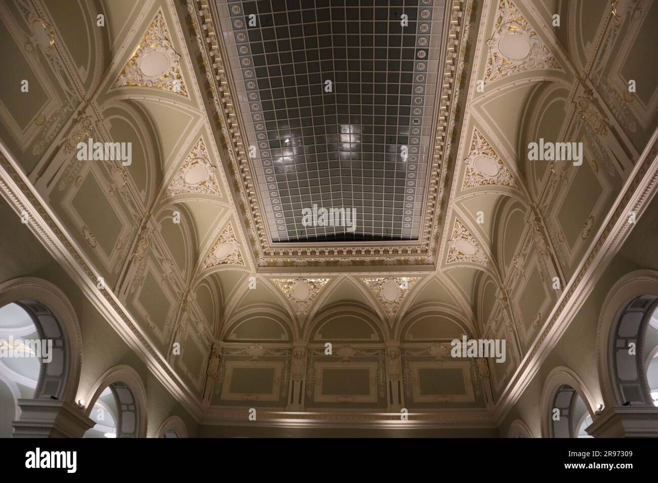 24 juin 2023. Budapest, Hongrie nuit des Musées Maison des traditions, exposition de magie de la dentelle de Sisi, Musée des Beaux-Arts jazz, danse, expositions. Crédit Ilona Barna BIPHOTONEWS, Alamy Live News Banque D'Images