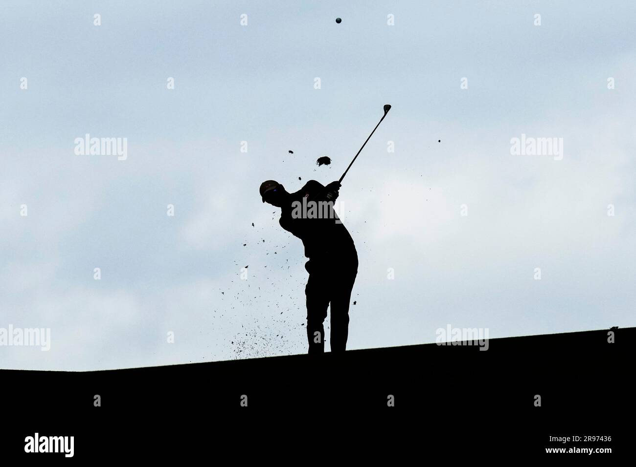 Australia's Adam Scott hits off the 14th fairway during the third round of the Travelers Championship golf tournament at TPC River Highlands, Saturday, June 24, 2023, in Cromwell, Conn. (AP Photo/Frank Franklin II) Banque D'Images