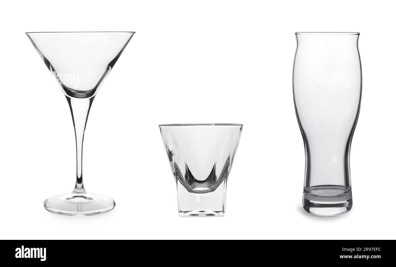 Collage avec différents verres vides sur fond blanc Banque D'Images
