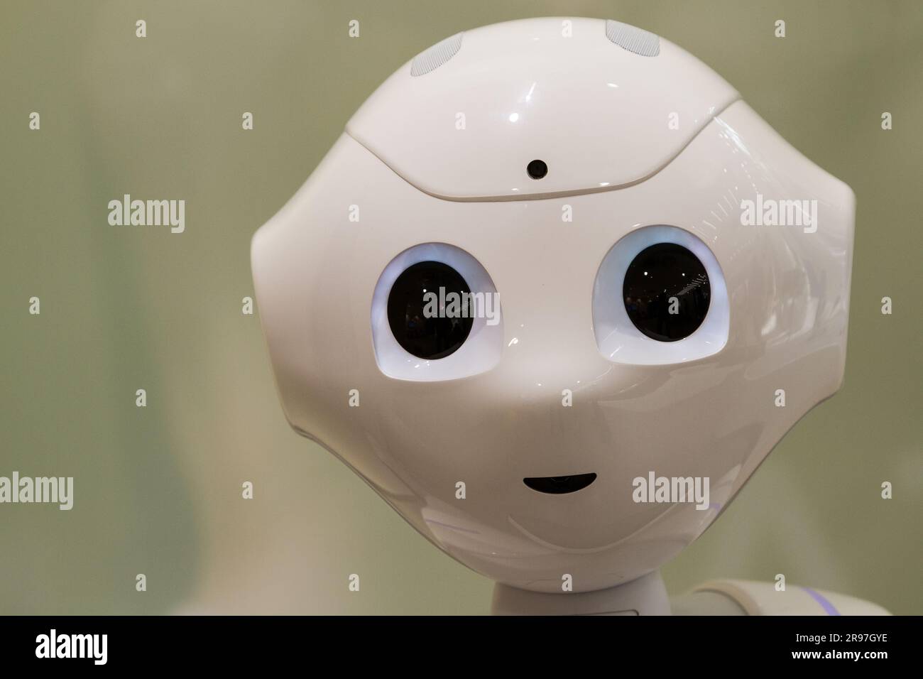 Portrait de Pepper robot au magasin Softbank à Omotesando, Tokyo, Japon. Banque D'Images