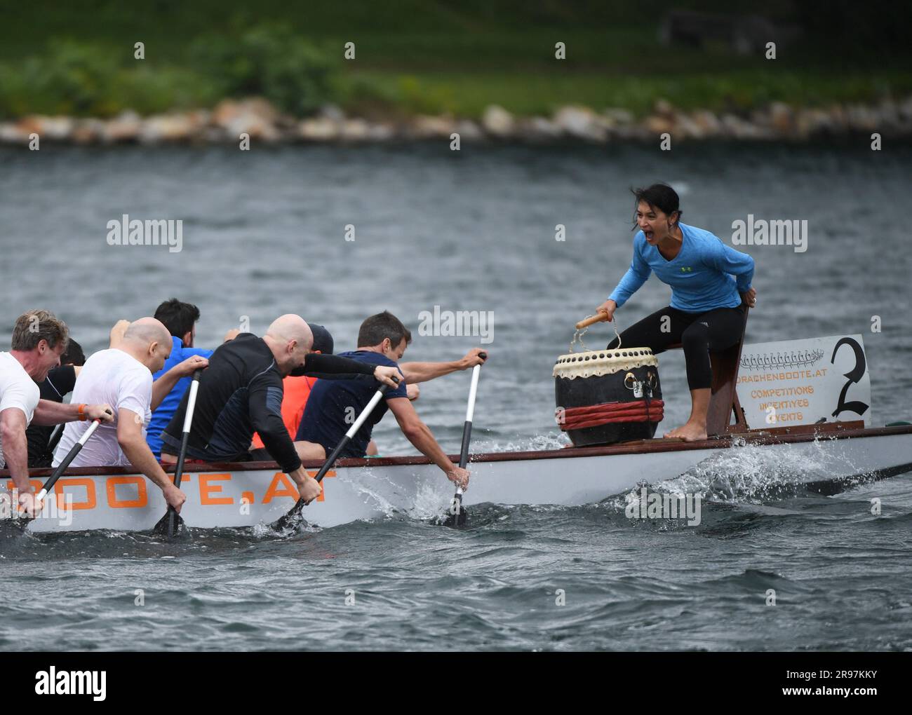 Vienne. 25th juin 2023. Les membres de l'équipe Eclipse participent à la coupe du bateau-dragon du Danube à Vienne, en Autriche, en juin 2023. 24, 2023. Crédit: HE Canling/Xinhua/Alamy Live News Banque D'Images