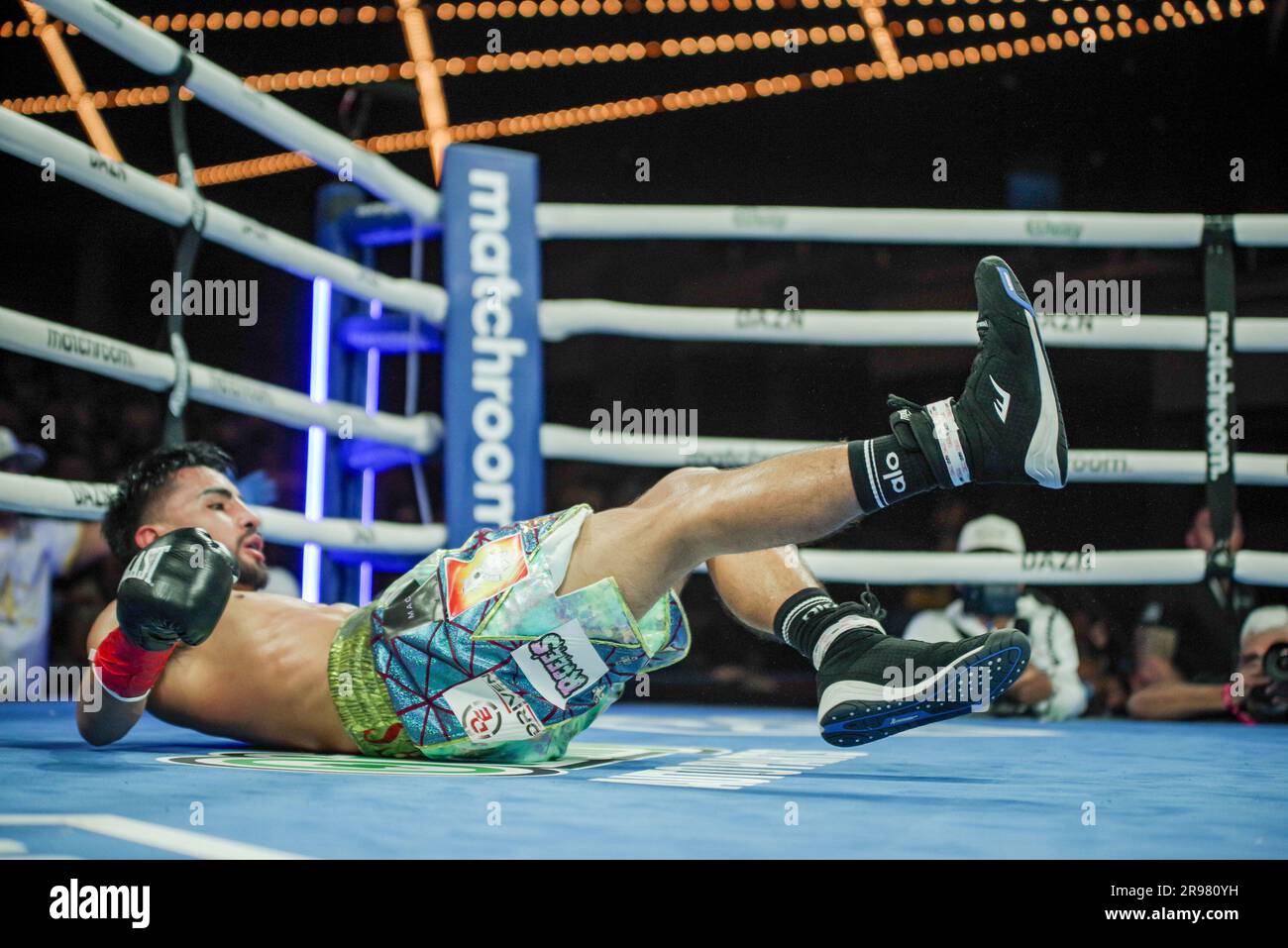 24 juin 2023, New York, New York, New York, Etats-Unis: NEW YORK, NY- JUIN 24: Christian Robles est renversé lors de son combat samedi soir dans le théâtre de Madison Square Garden, New York City, New York, Etats-Unis. (Credit image: © Matt Davies/PX Imagens via ZUMA Press Wire) USAGE ÉDITORIAL SEULEMENT! Non destiné À un usage commercial ! Crédit : ZUMA Press, Inc./Alay Live News Banque D'Images