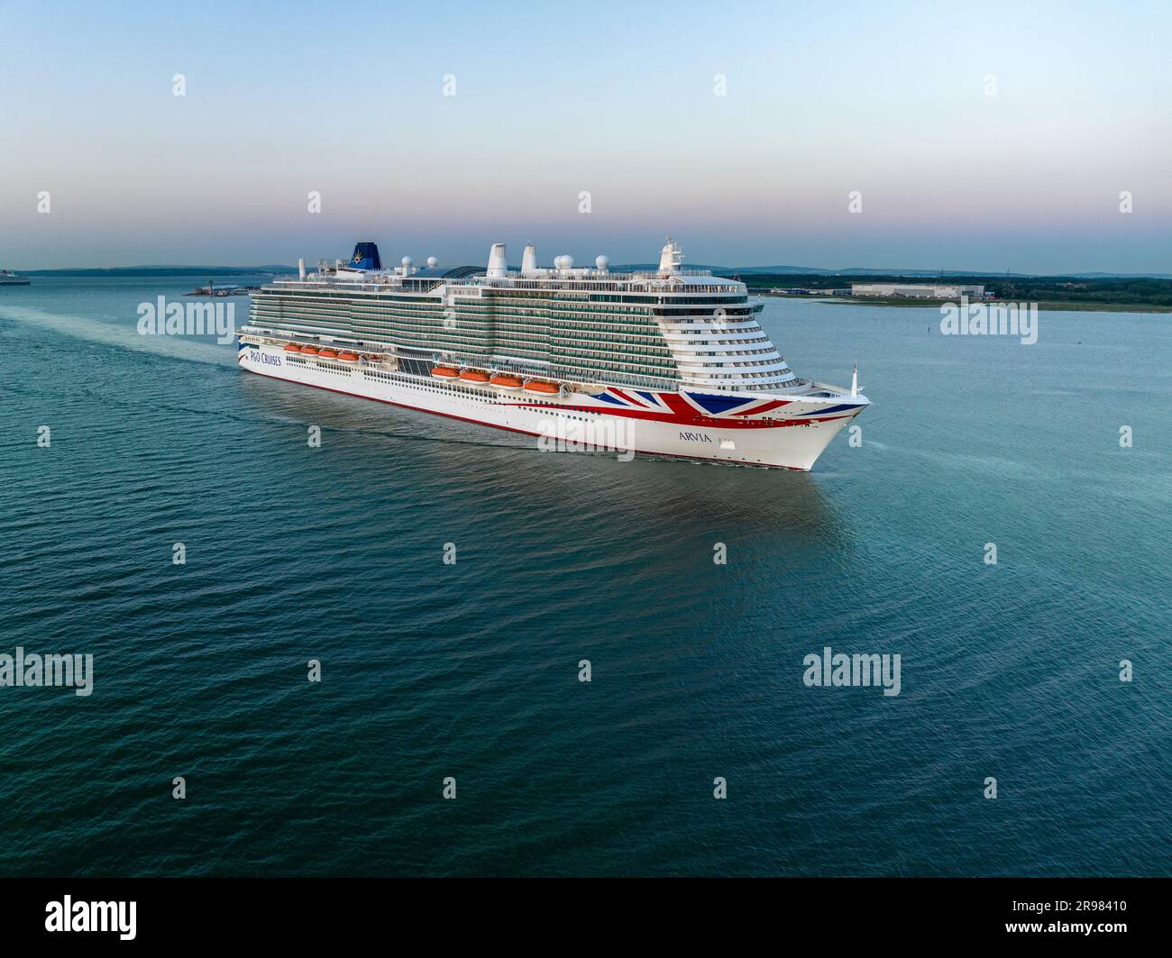 Arvia est un bateau de croisière de classe Excellence en service pour P&O Cruises, une filiale de Carnival Corporation & plc. Arrivée à l'antenne de Southampton Banque D'Images