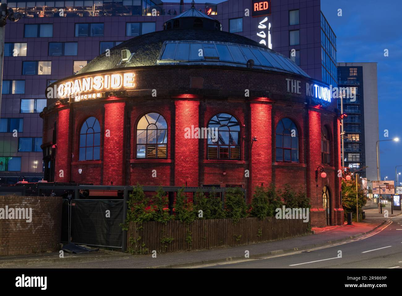 North Rotunda bâtiment la nuit dans la région de Finnieston, Glasgow, Écosse. Site historique de la ville datant de 1890, abritant le restaurant Cranside Kitchen Banque D'Images