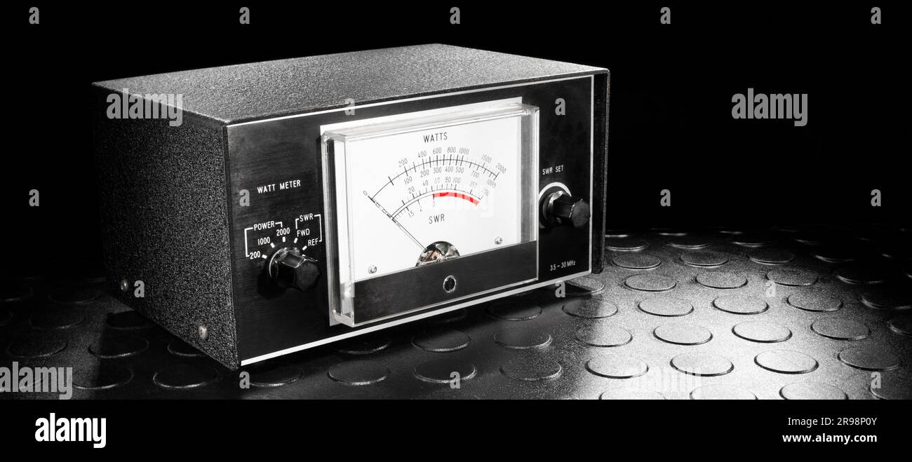 Compteur utilisé par les opérateurs de radio à ondes courtes pour mesurer l'énergie allant à l'antanne Banque D'Images