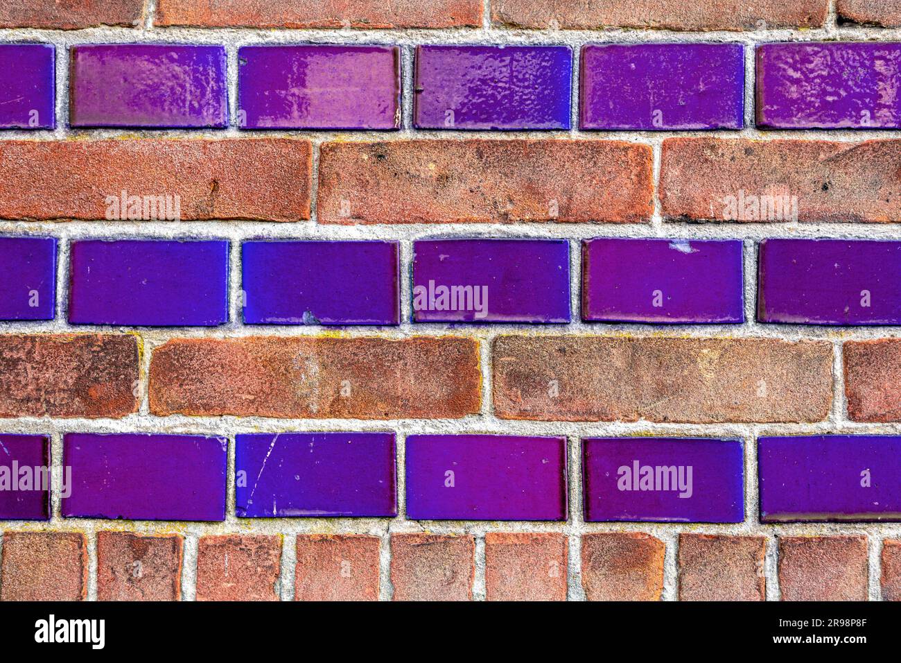 Brique rouge et mur de carreaux vernis grunge texture fond, détails architecturaux Banque D'Images