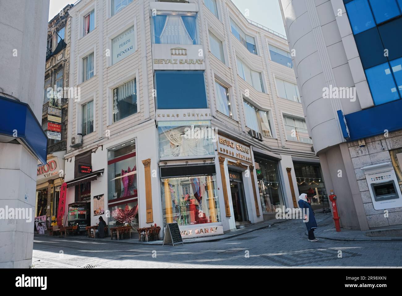 Istanbul, Turquie - 18 mai 2022. Paysage urbain et vue sur la rue dans la partie européenne d'Istanbul, Turquie. Banque D'Images
