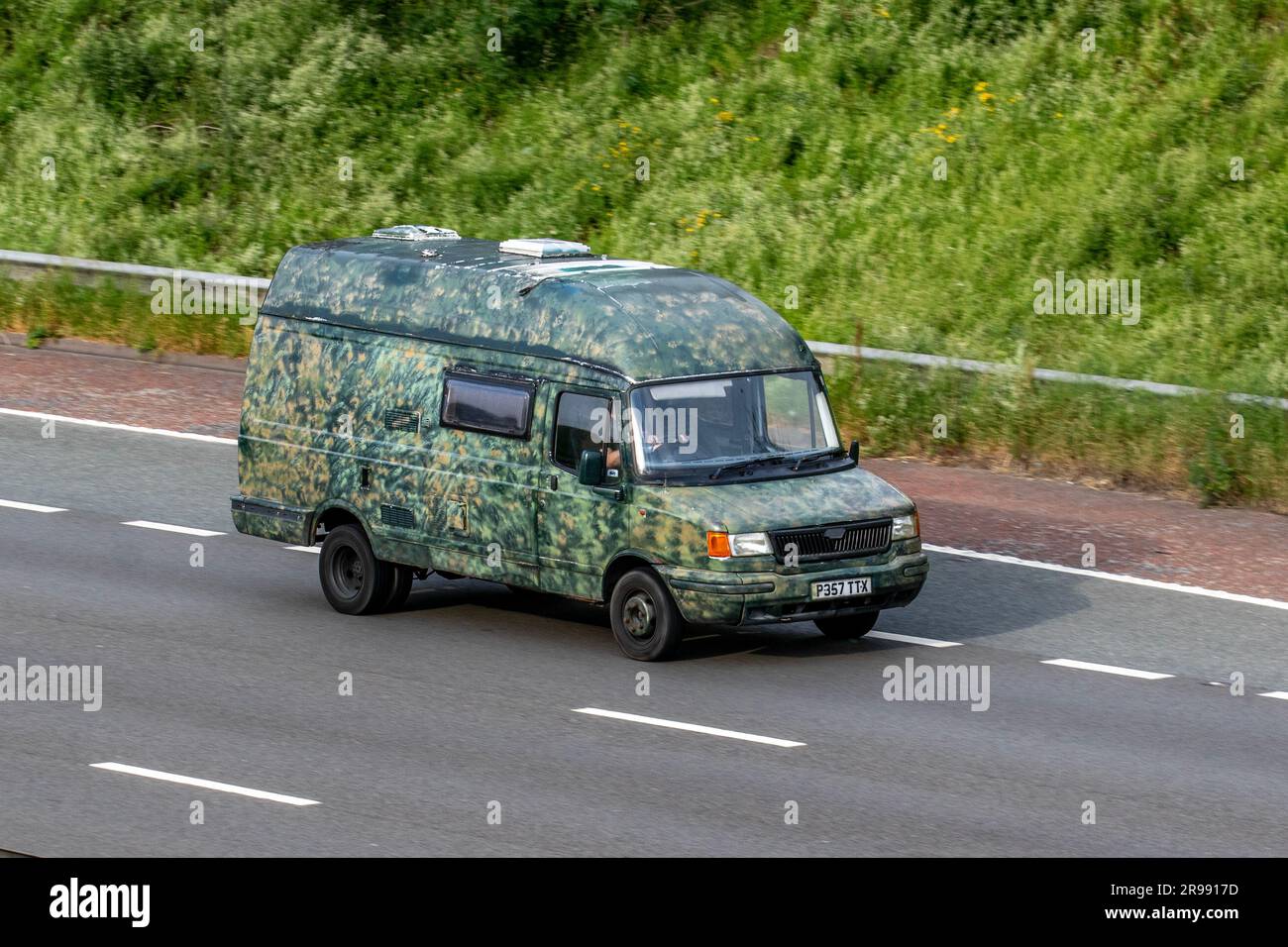 1996 90s Ninties Green LDV 400 convoi D LWB Stealth Camper resprier la peinture de camouflage Banque D'Images