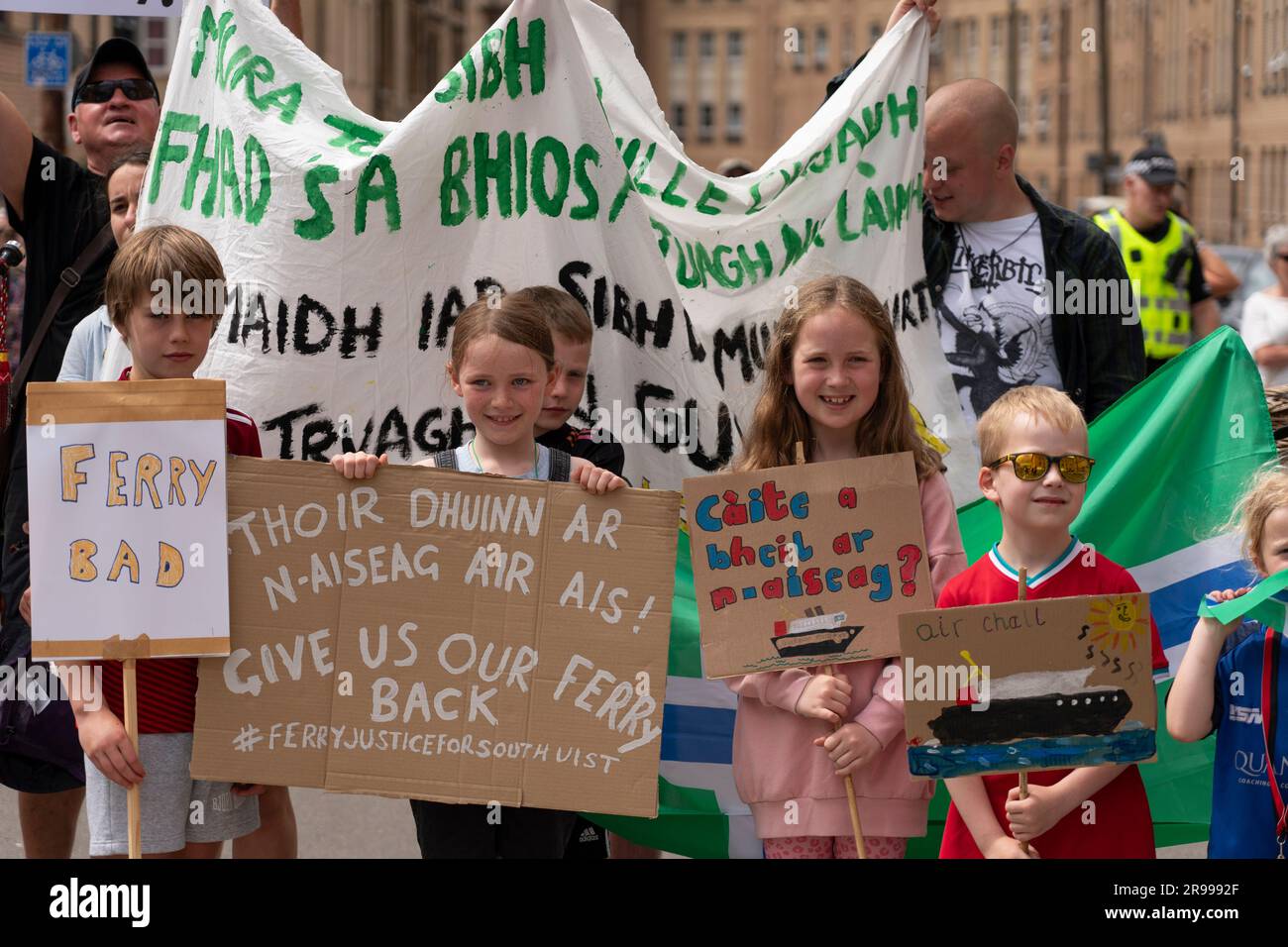 Glasgow, le 24th juin. Manifestation à Glasgow par le groupe Glasgow Gaels et les insulaires de South Uist qui demandaient de meilleurs services de ferry pour South Uist. Banque D'Images