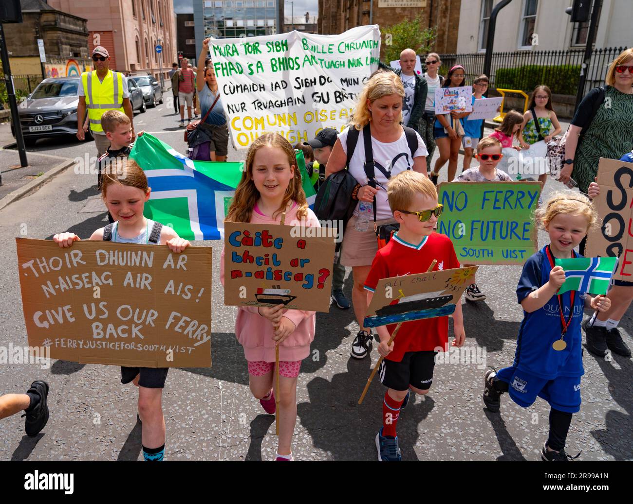 Glasgow, le 24th juin. Manifestation à Glasgow par le groupe Glasgow Gaels et les insulaires de South Uist qui demandaient de meilleurs services de ferry pour South Uist. Banque D'Images