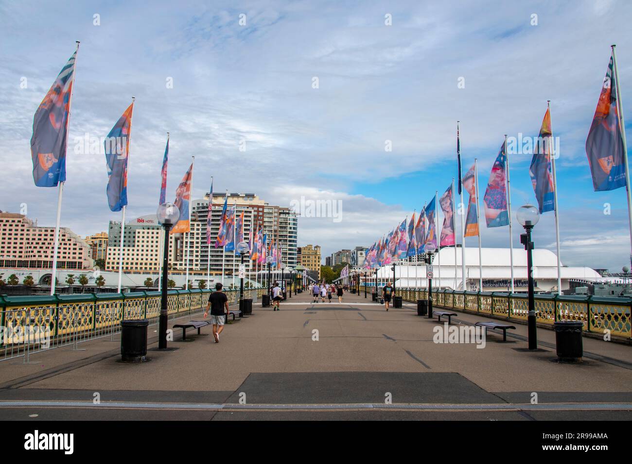Sydney Australie 26 mars 2023 : vue sur Pyrmont Bridge à Darling Harbour, un port adjacent au centre-ville de Sydney, Nouvelle-Galles du Sud. Banque D'Images