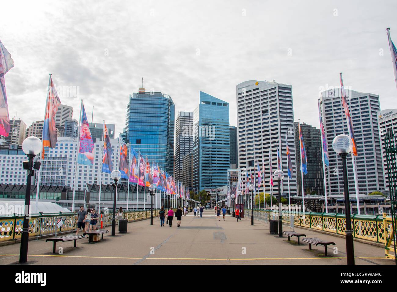 Sydney Australie 26 mars 2023 : vue sur Pyrmont Bridge à Darling Harbour, un port adjacent au centre-ville de Sydney, Nouvelle-Galles du Sud. Banque D'Images