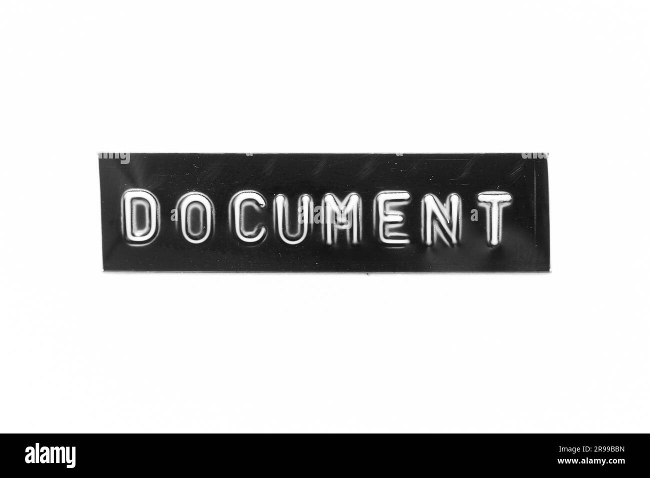 Bannière noire avec lettre en relief et document Word sur fond de papier blanc Banque D'Images