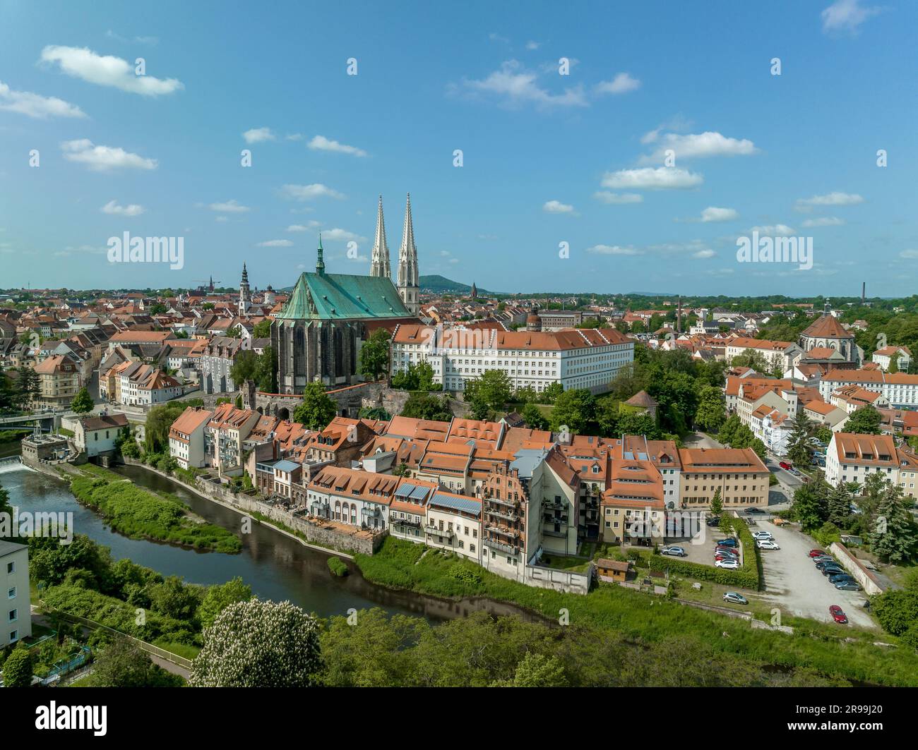 Vue aérienne de la ville frontalière germano-polonaise de Gorlitz, séparée par la rivière Niesse, la rue Pfarrkirche Peter und Paul Landmark Église évangélique gothique noté Banque D'Images