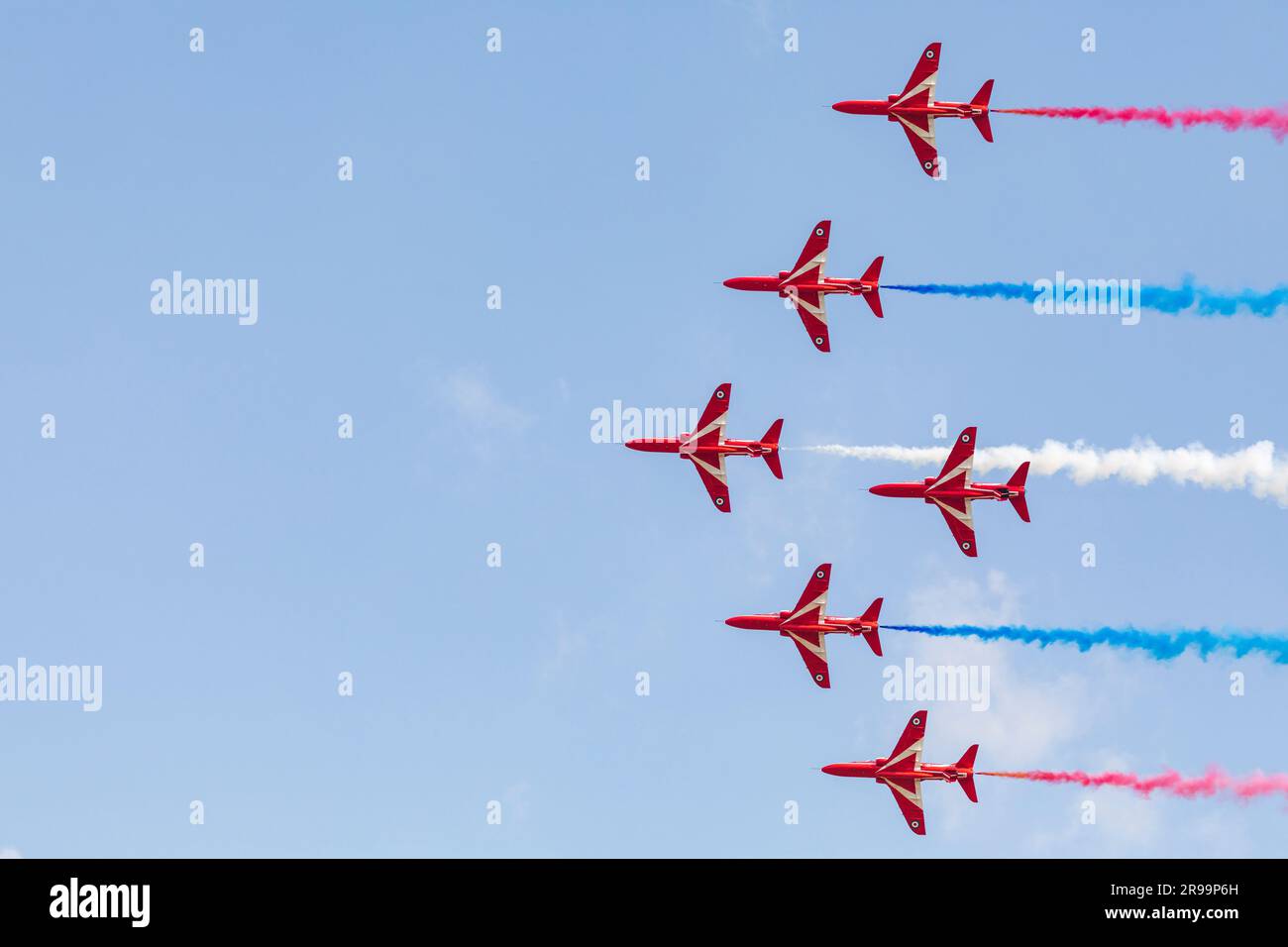 Duxford, Cambridgeshire, Royaume-Uni. 25th juin 2023. L'équipe d'acrobatie de la RAF, les flèches rouges, qui s'affichent au Duxford Summer Airshow. Crédit : Stuart Robertson/Alay Live News. Banque D'Images