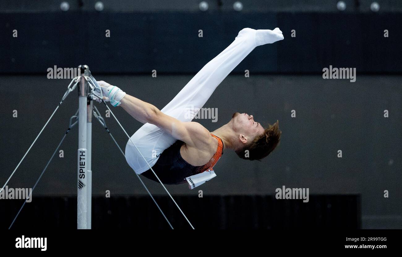 ROTTERDAM - Jordi Hagenaar pendant le dernier étirement de l'appareil à la gymnastique NK à Ahoy. ANP IRIS VANDEN BROEK Banque D'Images