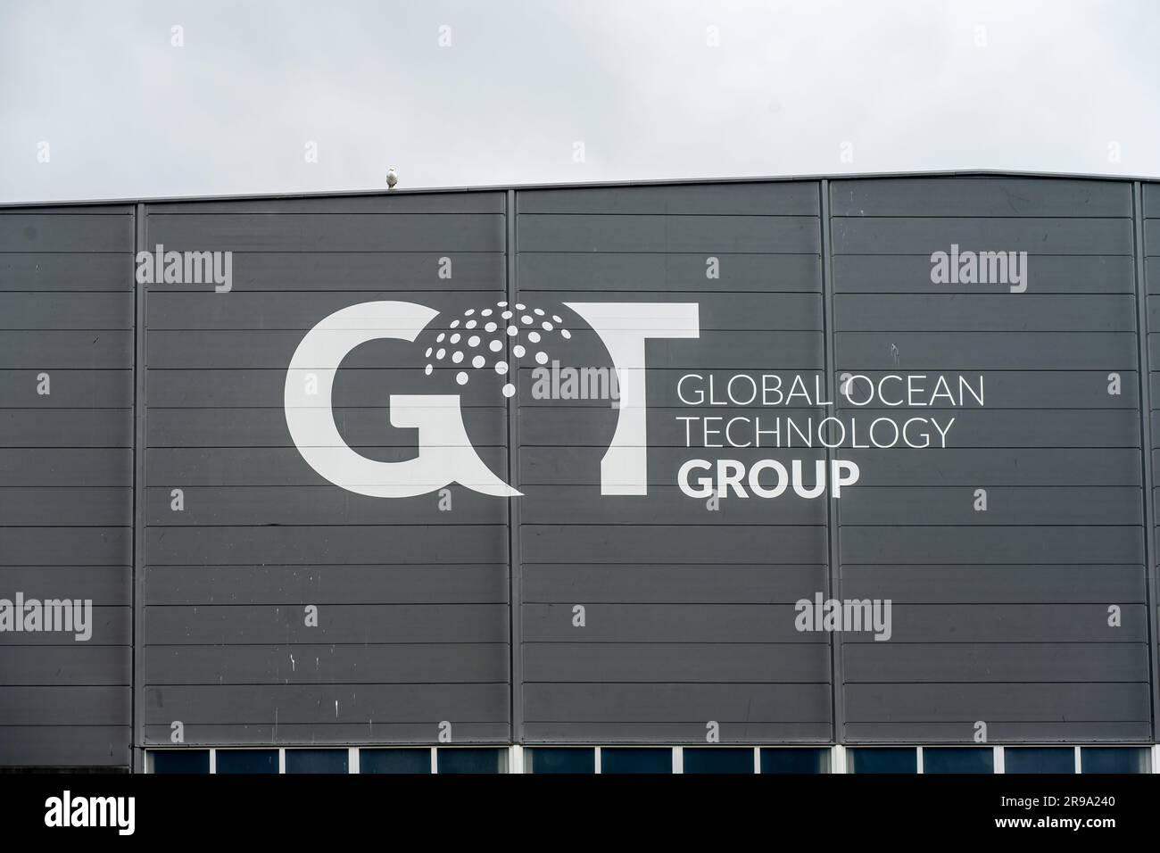 Lindesnes, Norvège - 07 août 2022 : logo du groupe Global Ocean Technologiu sur un mur Banque D'Images