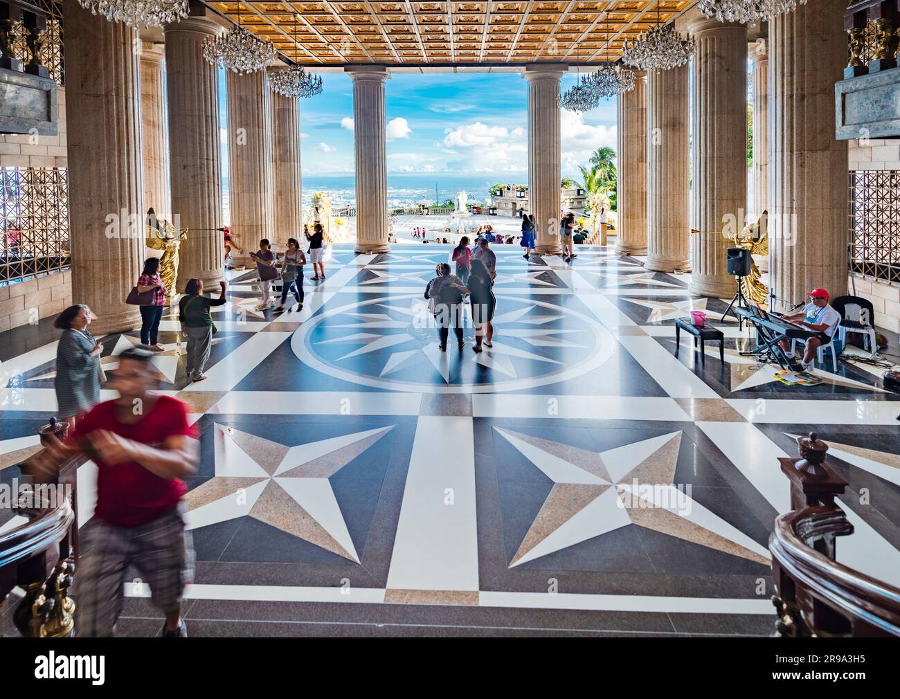 Cebu,les Philippines-18 janvier 2023: Construit en 2012 par Teodorico-Soriano-Adarna, en tenant un lit de mort promesse à Leah, sa femme tardive, de loger son art colle Banque D'Images