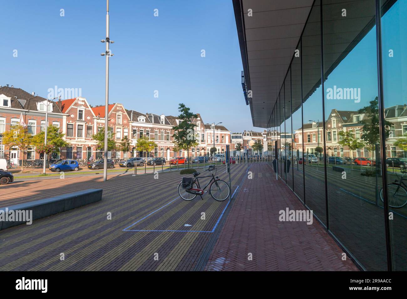 Delft, pays-Bas - 5 octobre 2021: Vue sur la rue et les scènes de la ville à Delft, une belle petite ville des pays-Bas. Banque D'Images